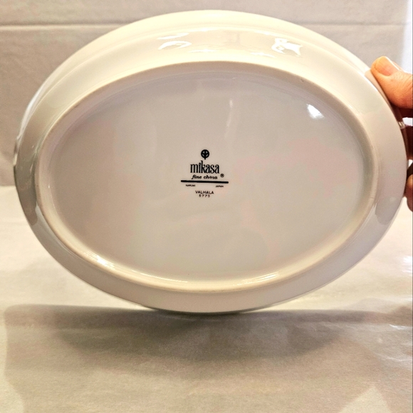 "Valhala", Oval Vegetable Bowl by Mikasa. - Picture 4 of 7